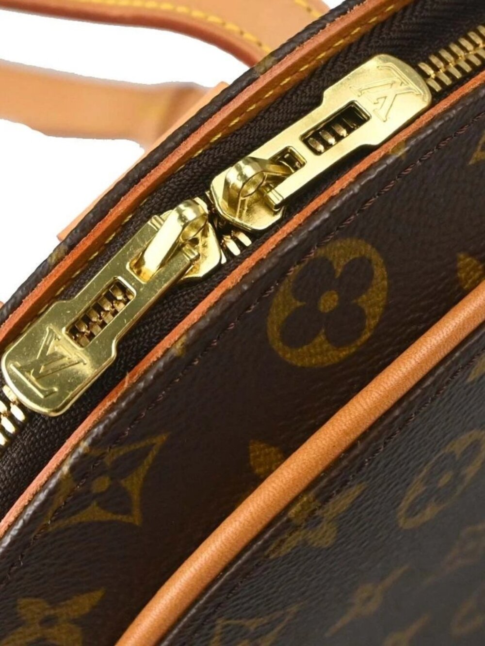Louis Vuitton Monogram - Picture 8 of 16